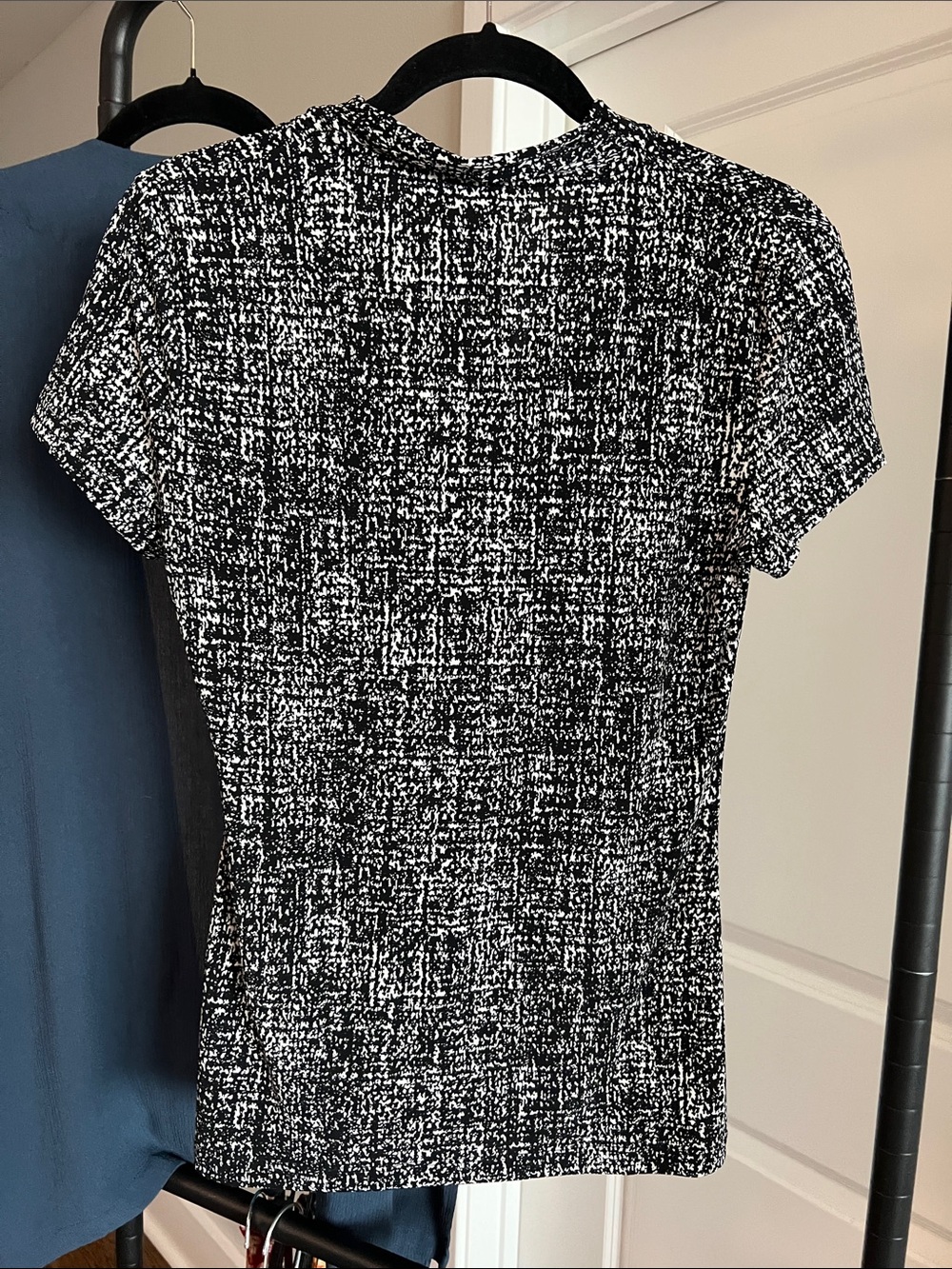 DKNY Dressy Office Faux Wrap Short Sleeve Black and White Top size Small - Picture 7 of 8